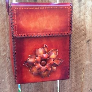 Leather crossbody purse with floral appliqué